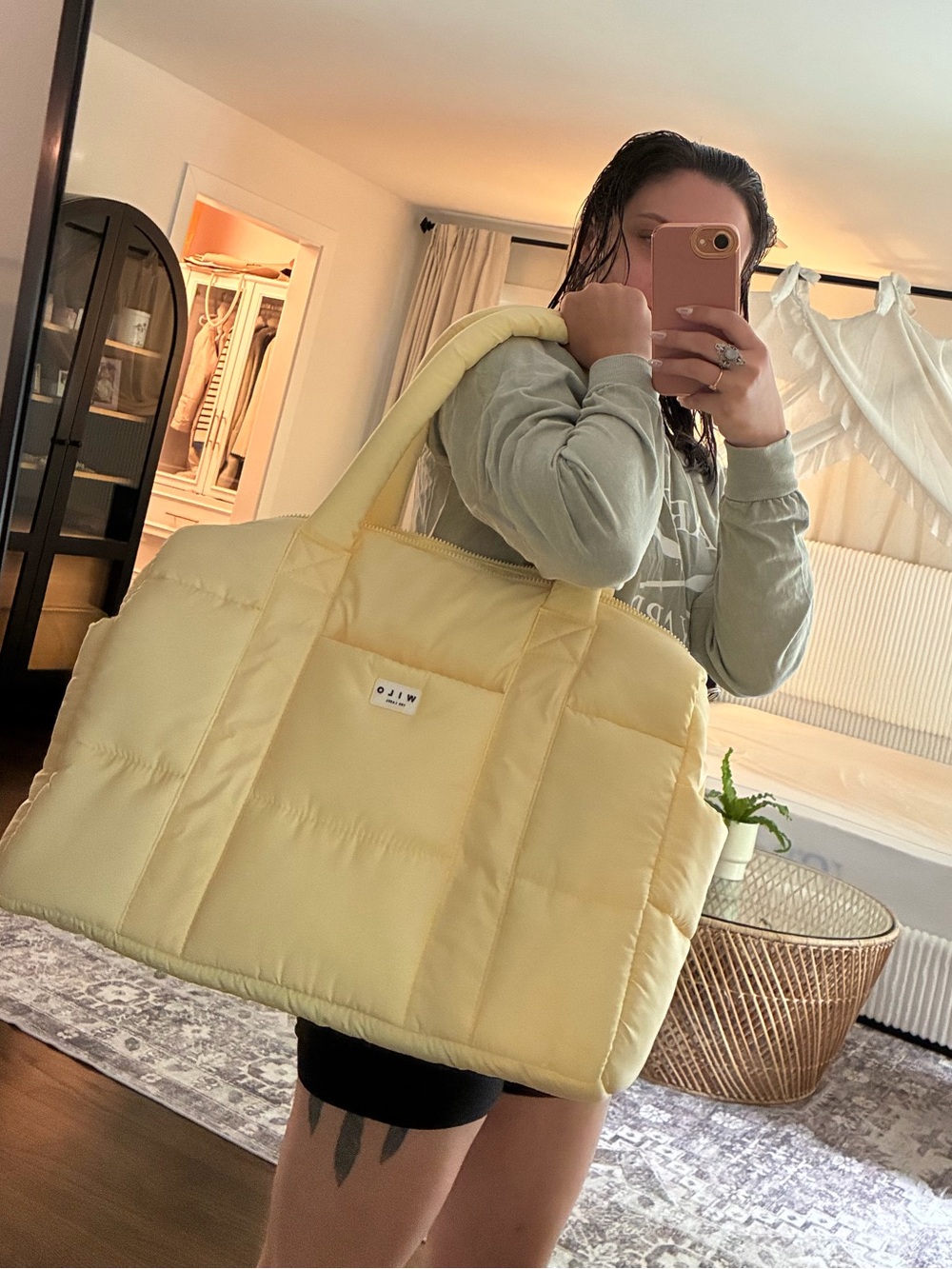 NWOT Wilo The Label yellow large puffer weekender gym bag - Picture 7 of 7